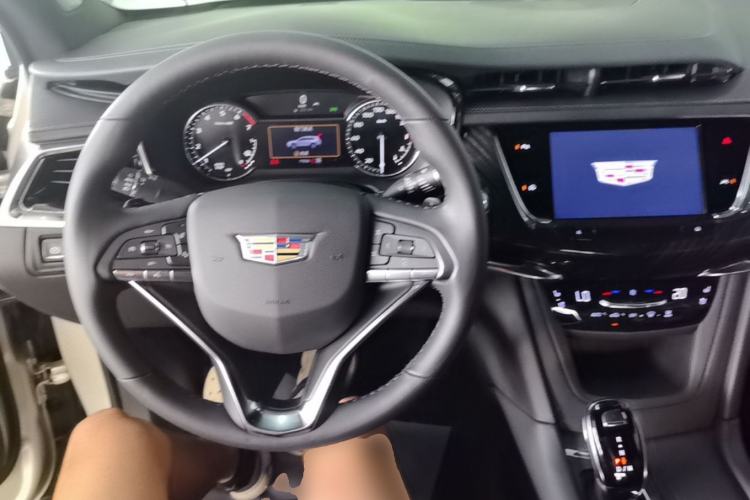 Used Cadillac XT6 2022 2.0T Six-Seater Four-Wheel Drive Luxury Version Center Console