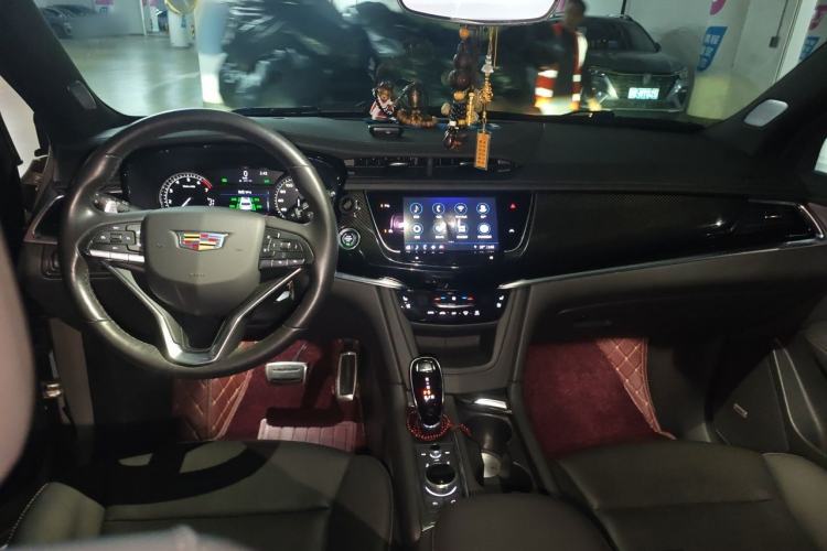 Used Cadillac XT6 2022 2.0T Six-Seater Four-Wheel-Drive Prestige Version Center Console