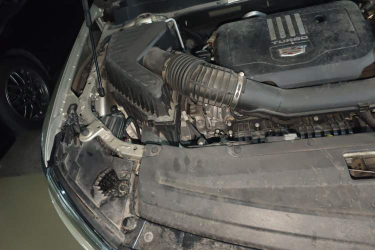 Used Cadillac XT6 2022 2.0T Six-Seater Four-Wheel-Drive Prestige Version Engine Bay Right