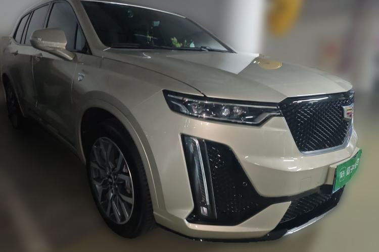 Used Cadillac XT6 2022 2.0T Six-Seater Four-Wheel-Drive Prestige Version Front Right 45 Deg