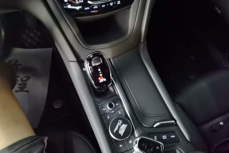 Used Cadillac XT6 2022 2.0T Six-Seater Four-Wheel Drive Luxury Version Gear Lever
