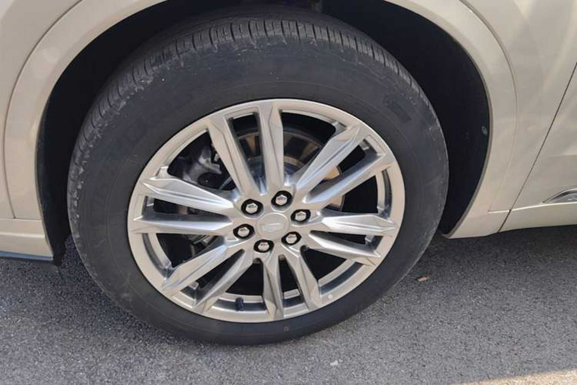 Used Cadillac XT6 2022 2.0T Six-Seater Four-Wheel Drive Luxury Version Left Front Wheel Hub