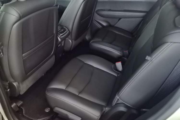 Used Cadillac XT6 2022 2.0T Six-Seater Four-Wheel Drive Luxury Version Left Rear Seat