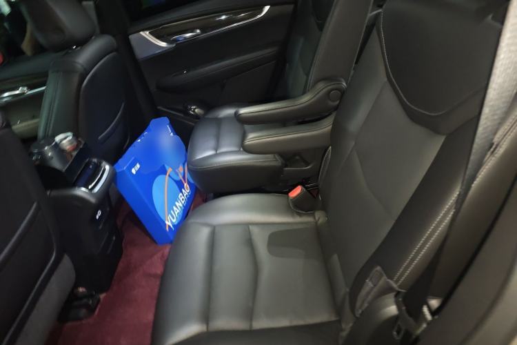 Used Cadillac XT6 2022 2.0T Six-Seater Four-Wheel-Drive Prestige Version Left Rear Seat