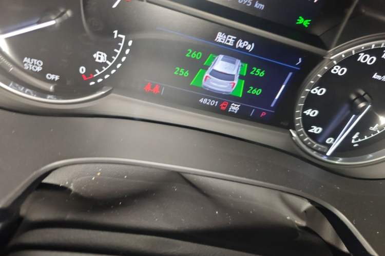 Used Cadillac XT6 2022 2.0T Six-Seater Four-Wheel-Drive Prestige Version Odometer Close Up
