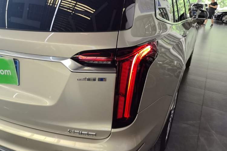 Used Cadillac XT6 2022 2.0T Six-Seater Four-Wheel Drive Luxury Version Right Rear Taillight