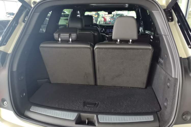Used Cadillac XT6 2022 2.0T Six-Seater Four-Wheel Drive Luxury Version Trunk