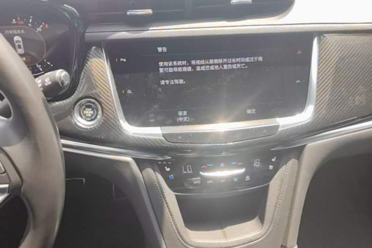 Used Cadillac XT6 2023 2.0T Six-Seater Four-Wheel-Drive Platinum Edition Black Diamond Version Audio And AC Panel
