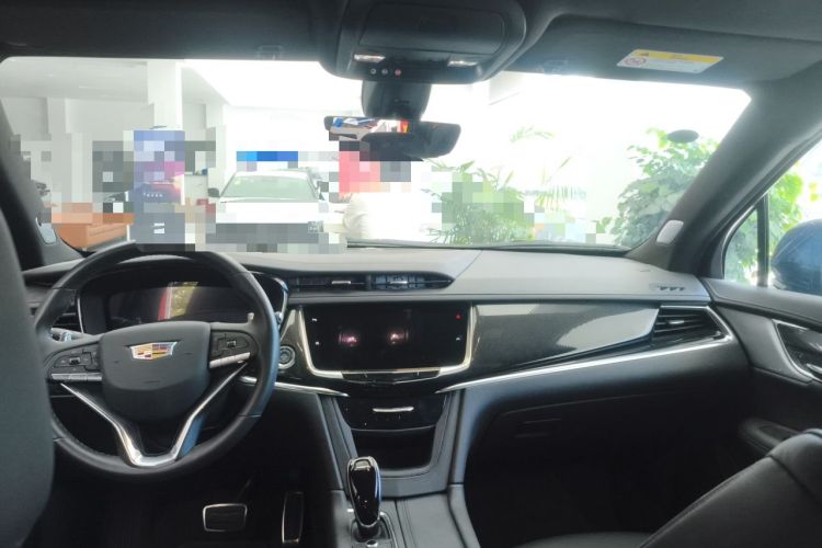 Used Cadillac XT6 2023 2.0T Six-Seater Four-Wheel-Drive Platinum Edition Black Diamond Version Center Console