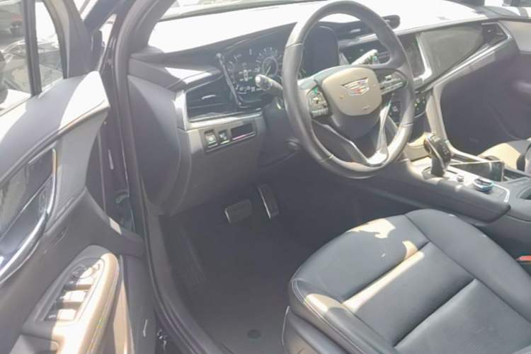 Used Cadillac XT6 2023 2.0T Six-Seater Four-Wheel-Drive Platinum Edition Black Diamond Version Driver Seat