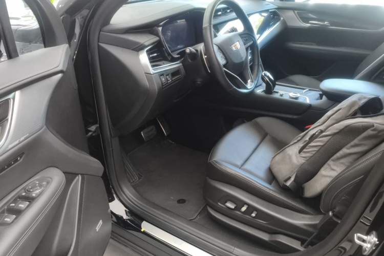 Used Cadillac XT6 2023 2.0T Six-Seater Four-Wheel-Drive Platinum Edition Black Diamond Version Driver Seat