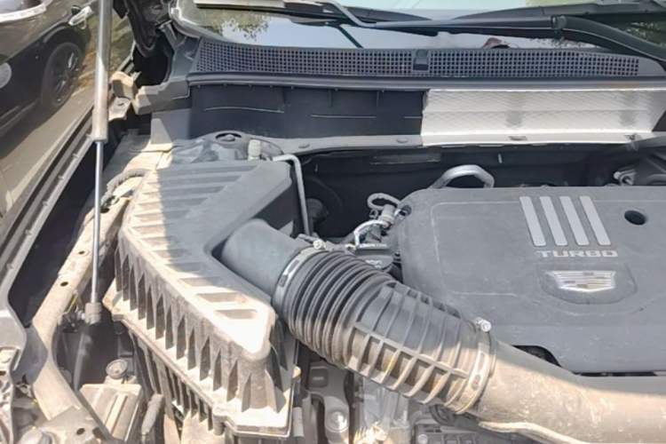 Used Cadillac XT6 2023 2.0T Six-Seater Four-Wheel-Drive Platinum Edition Black Diamond Version Engine Bay Right