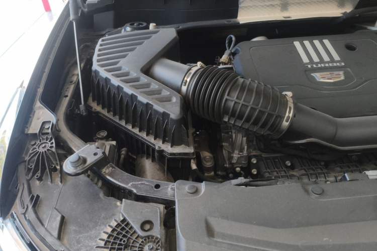 Used Cadillac XT6 2023 2.0T Six-Seater Four-Wheel-Drive Platinum Edition Black Diamond Version Engine Bay Right