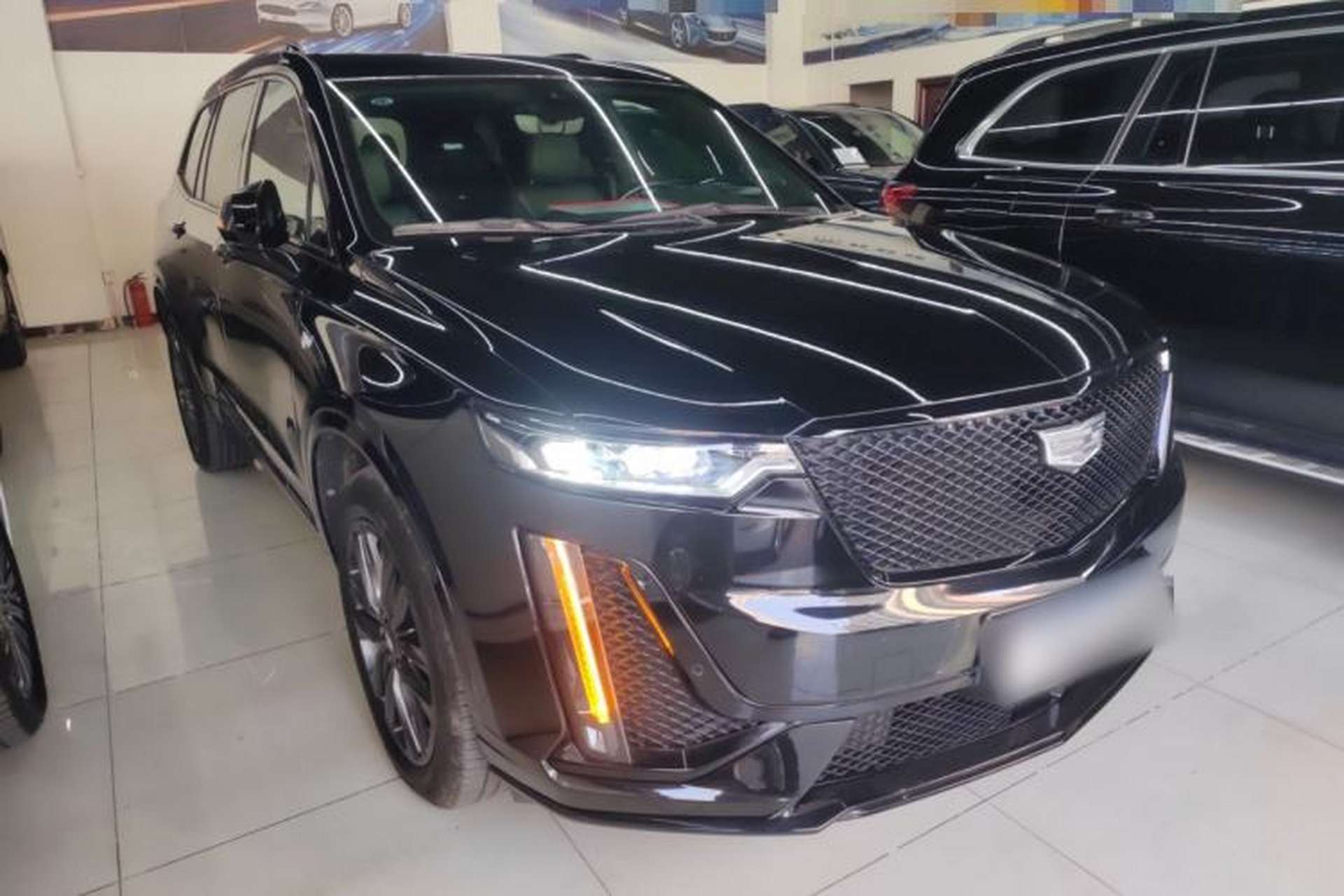 Used Cadillac XT6 2023 2.0T Six-Seater Four-Wheel-Drive Platinum Edition Black Diamond Version Front Right 45 Deg