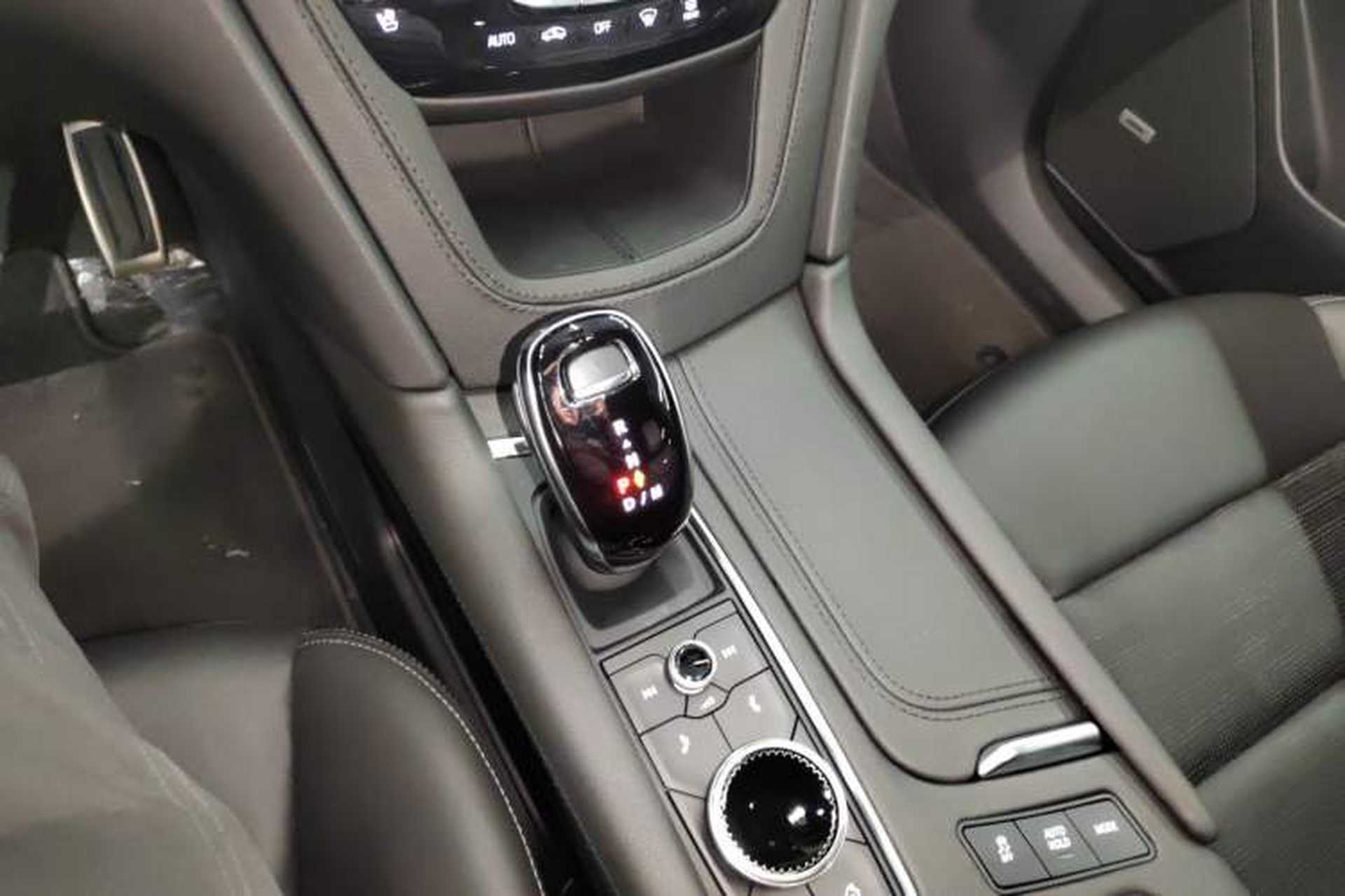 Used Cadillac XT6 2023 2.0T Six-Seater Four-Wheel-Drive Platinum Edition Black Diamond Version Gear Lever