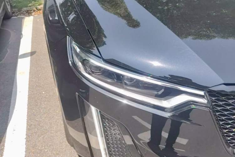 Used Cadillac XT6 2023 2.0T Six-Seater Four-Wheel-Drive Platinum Edition Black Diamond Version Right Front Headlight