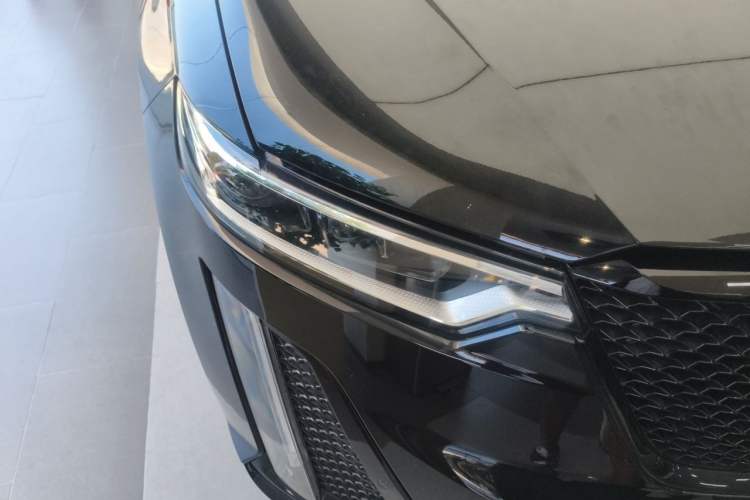 Used Cadillac XT6 2023 2.0T Six-Seater Four-Wheel-Drive Platinum Edition Black Diamond Version Right Front Headlight