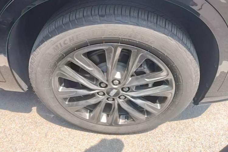 Used Cadillac XT6 2023 2.0T Six-Seater Four-Wheel-Drive Platinum Edition Black Diamond Version Right Front Wheel Hub