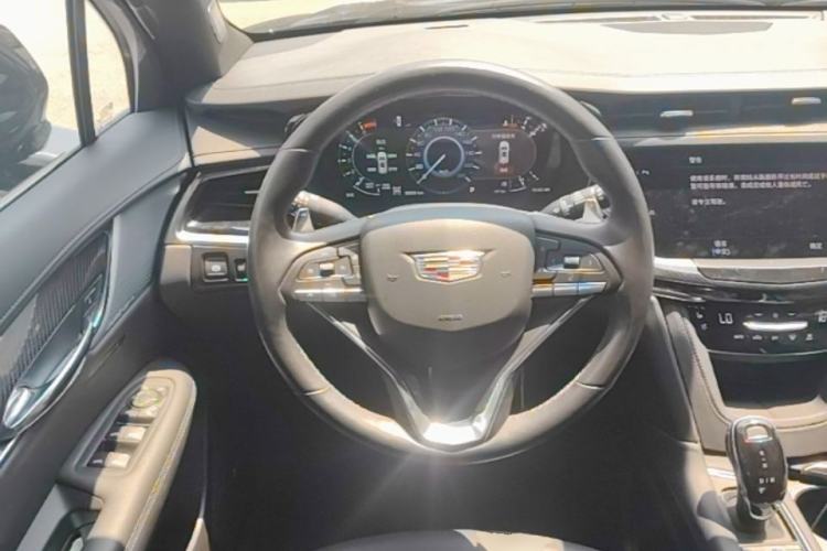 Used Cadillac XT6 2023 2.0T Six-Seater Four-Wheel-Drive Platinum Edition Black Diamond Version Steering Wheel
