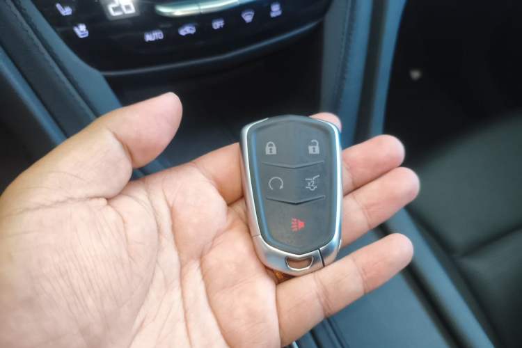 Used Cadillac XT6 2023 2.0T Six-Seater Four-Wheel-Drive Platinum Edition Black Diamond Version Vehicle Key