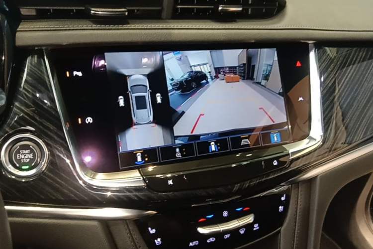 Used Cadillac XT6 2025 2.0T Six-Seater Four-Wheel-Drive Luxury Executive Classic Edition Audio And AC Panel