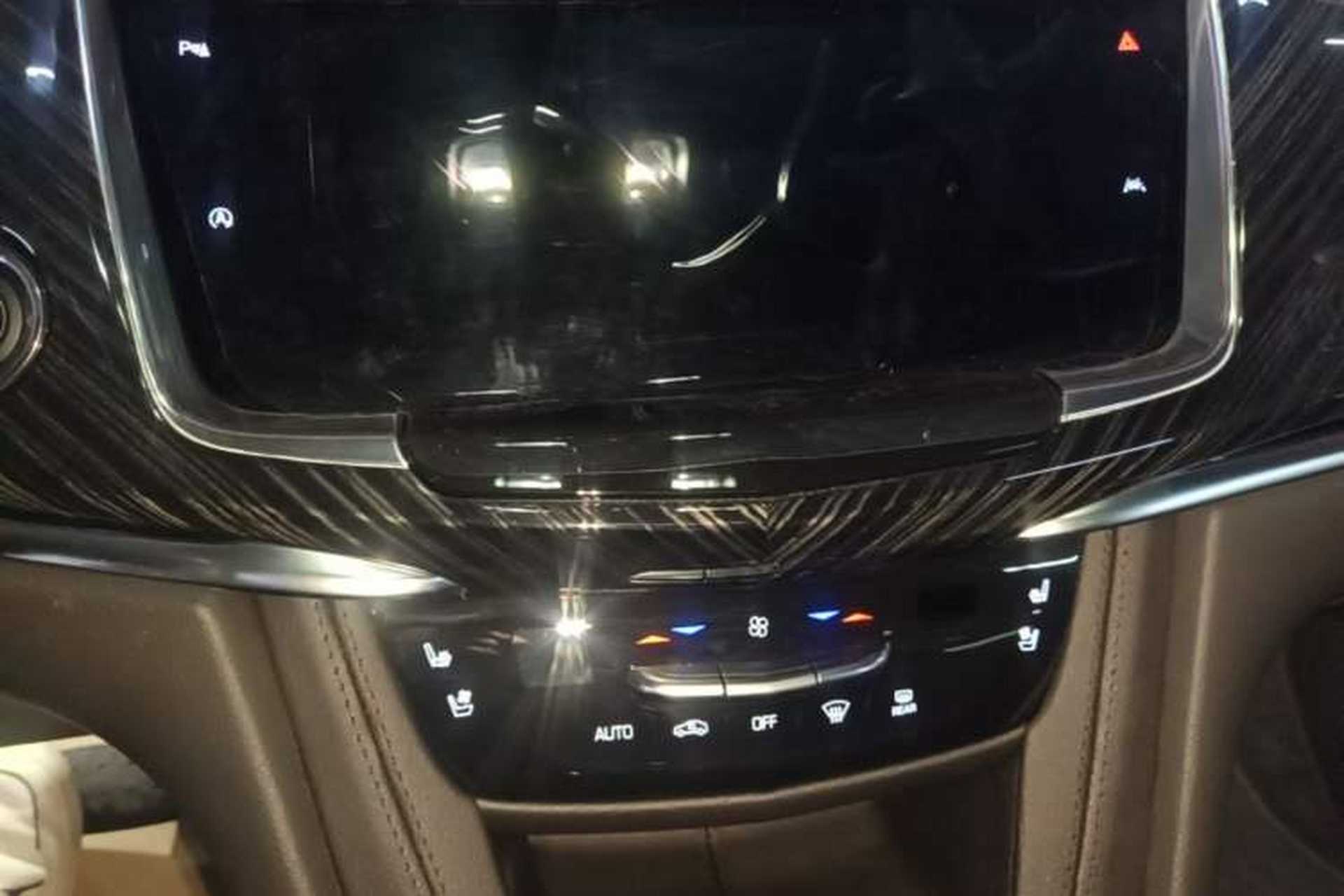 Used Cadillac XT6 2025 2.0T Six-Seater Four-Wheel-Drive Luxury Executive Classic Edition Audio And AC Panel