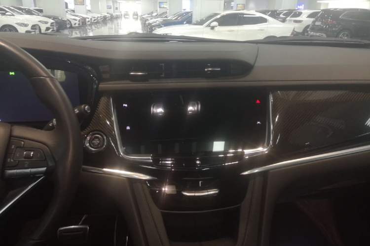 Used Cadillac XT6 2025 2.0T Six-Seater All-Wheel-Drive Prestige Executive Black Label Version Audio And AC Panel