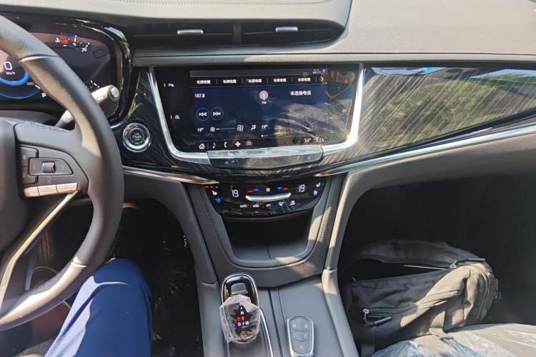 Used Cadillac XT6 2025 2.0T Six-Seater Four-Wheel-Drive Luxury Executive Classic Edition Audio And AC Panel