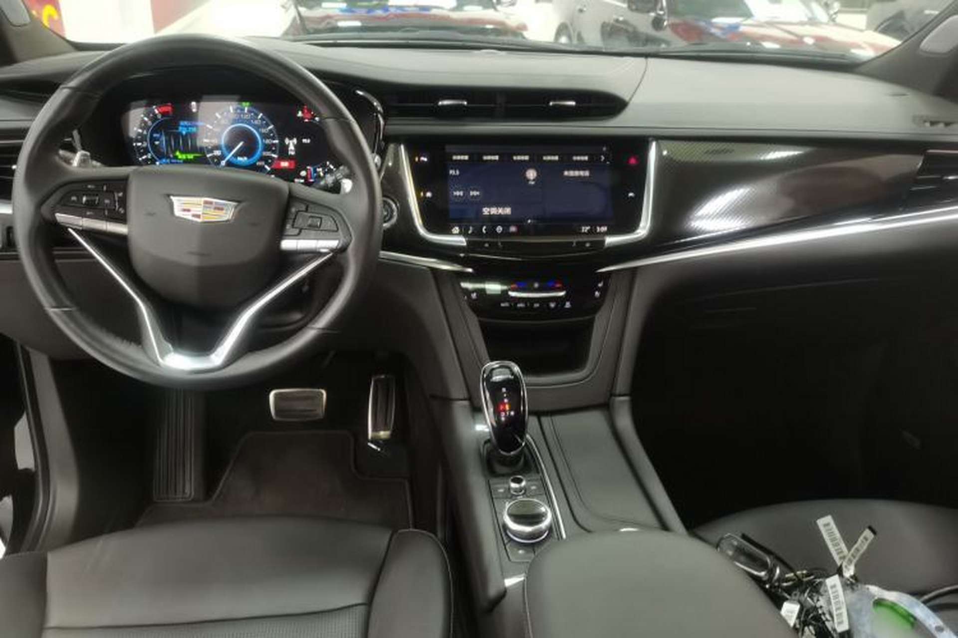 Used Cadillac XT6 2025 2.0T Six-Seater All-Wheel-Drive Prestige Executive Black Label Version Center Console
