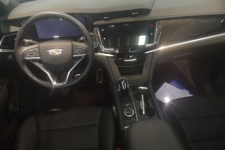Used Cadillac XT6 2025 2.0T Six-Seater All-Wheel-Drive Prestige Executive Black Label Version Center Console