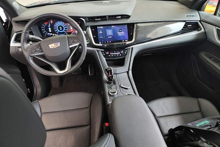 Used Cadillac XT6 2025 2.0T Six-Seater All-Wheel-Drive Prestige Executive Black Label Version Center Console