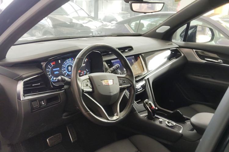 Used Cadillac XT6 2025 2.0T Six-Seater All-Wheel-Drive Prestige Executive Black Label Version Center Console
