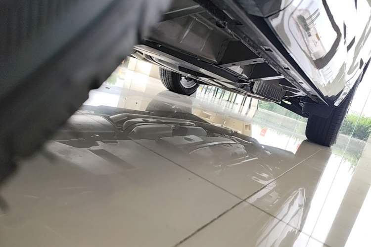 Used Cadillac XT6 2025 2.0T Six-Seater All-Wheel-Drive Prestige Executive Black Label Version Chassis Front Left