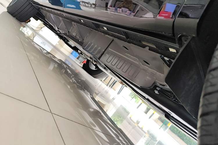 Used Cadillac XT6 2025 2.0T Six-Seater All-Wheel-Drive Prestige Executive Black Label Version Chassis Rear Left