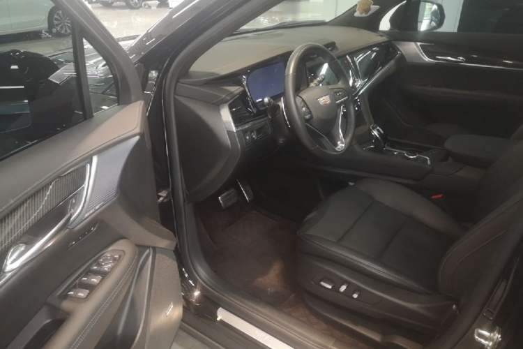 Used Cadillac XT6 2025 2.0T Six-Seater All-Wheel-Drive Prestige Executive Black Label Version Driver Seat