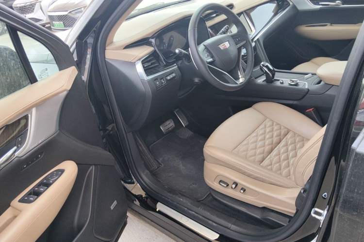 Used Cadillac XT6 2025 2.0T Six-Seater Four-Wheel-Drive Platinum Executive Black Label Version Driver Seat
