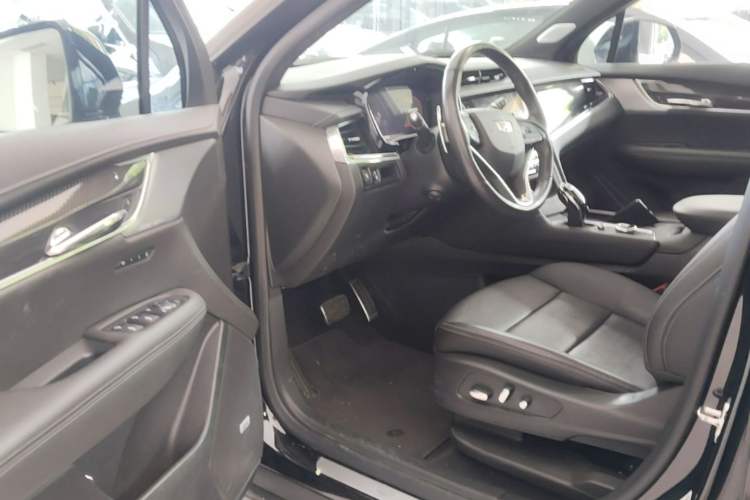 Used Cadillac XT6 2025 2.0T Six-Seater All-Wheel-Drive Prestige Executive Black Label Version Driver Seat