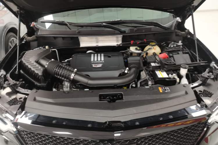 Used Cadillac XT6 2025 2.0T Six-Seater All-Wheel-Drive Prestige Executive Black Label Version Engine Bay
