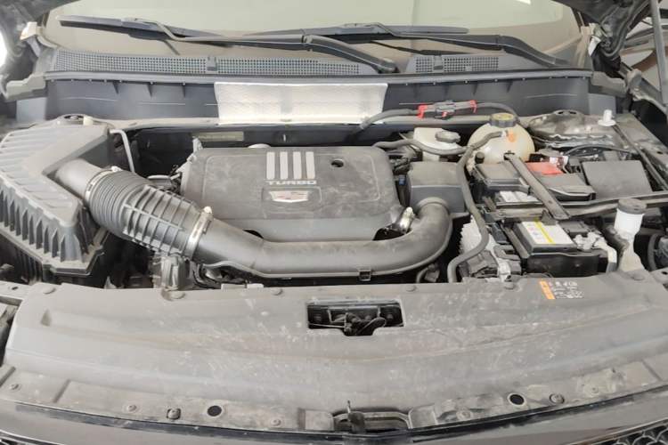 Used Cadillac XT6 2025 2.0T Six-Seater All-Wheel-Drive Prestige Executive Black Label Version Engine Bay