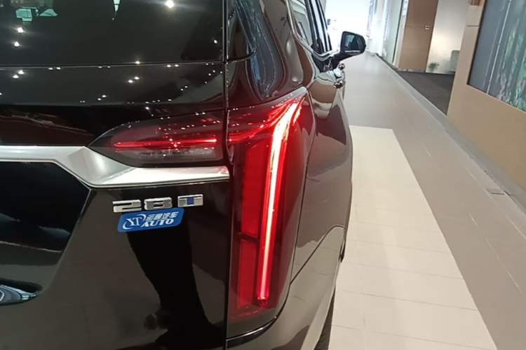 Used Cadillac XT6 2025 2.0T Six-Seater Four-Wheel-Drive Luxury Executive Classic Edition Exterior 3