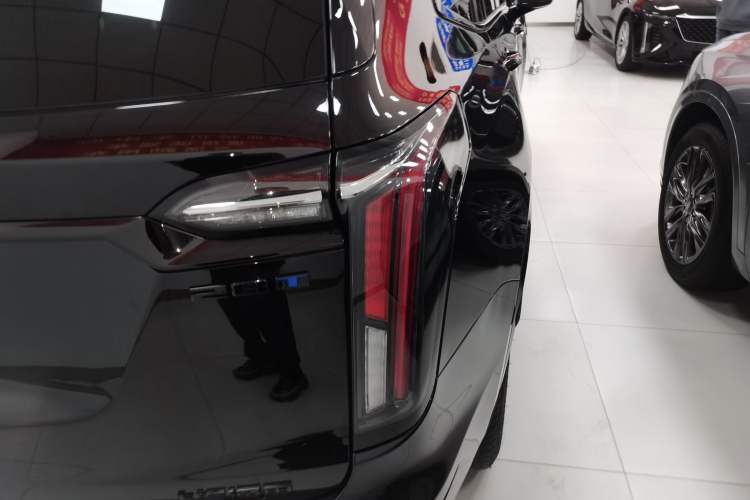 Used Cadillac XT6 2025 2.0T Six-Seater All-Wheel-Drive Prestige Executive Black Label Version Exterior 3