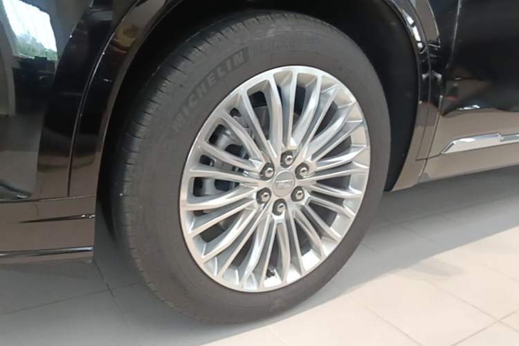 Used Cadillac XT6 2025 2.0T Six-Seater Four-Wheel-Drive Luxury Executive Classic Edition Exterior 4