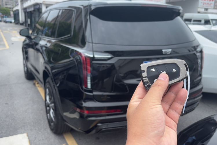 Used Cadillac XT6 2025 2.0T Six-Seater Four-Wheel-Drive Platinum Executive Black Label Version Exterior 4
