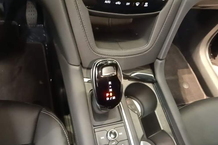 Used Cadillac XT6 2025 2.0T Six-Seater Four-Wheel-Drive Luxury Executive Classic Edition Gear Lever