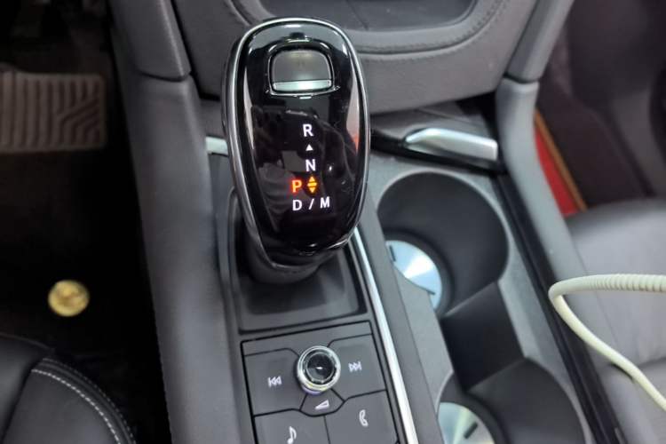 Used Cadillac XT6 2025 2.0T Six-Seater Four-Wheel-Drive Luxury Executive Classic Edition Gear Lever