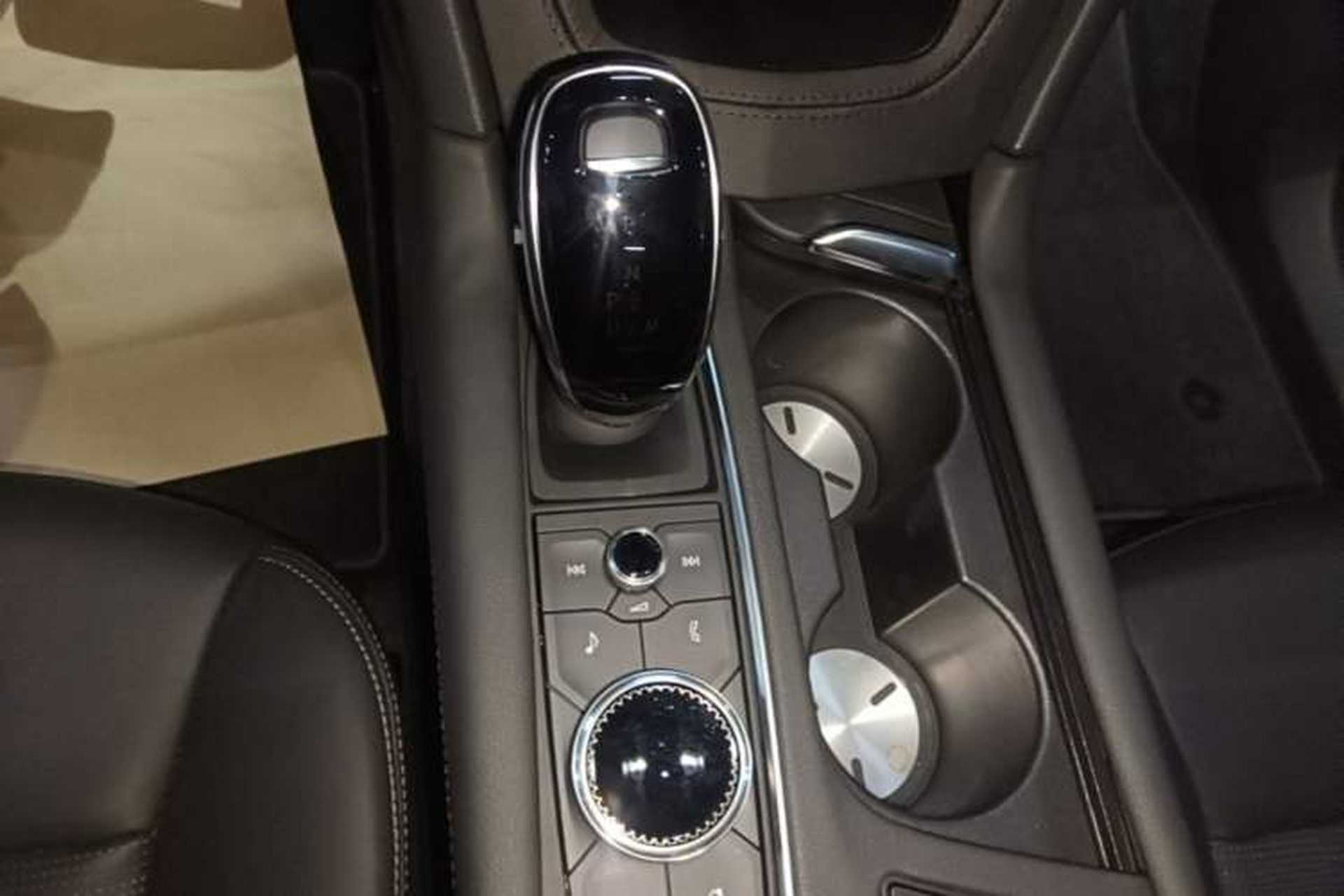 Used Cadillac XT6 2025 2.0T Six-Seater Four-Wheel-Drive Luxury Executive Classic Edition Gear Lever