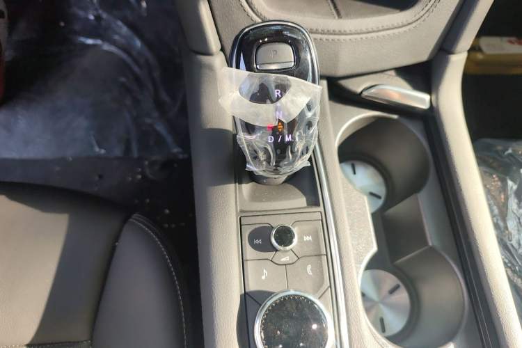 Used Cadillac XT6 2025 2.0T Six-Seater Four-Wheel-Drive Luxury Executive Classic Edition Gear Lever