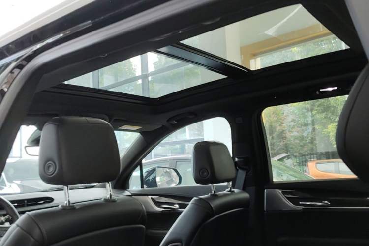 Used Cadillac XT6 2025 2.0T Six-Seater All-Wheel-Drive Prestige Executive Black Label Version Headliner