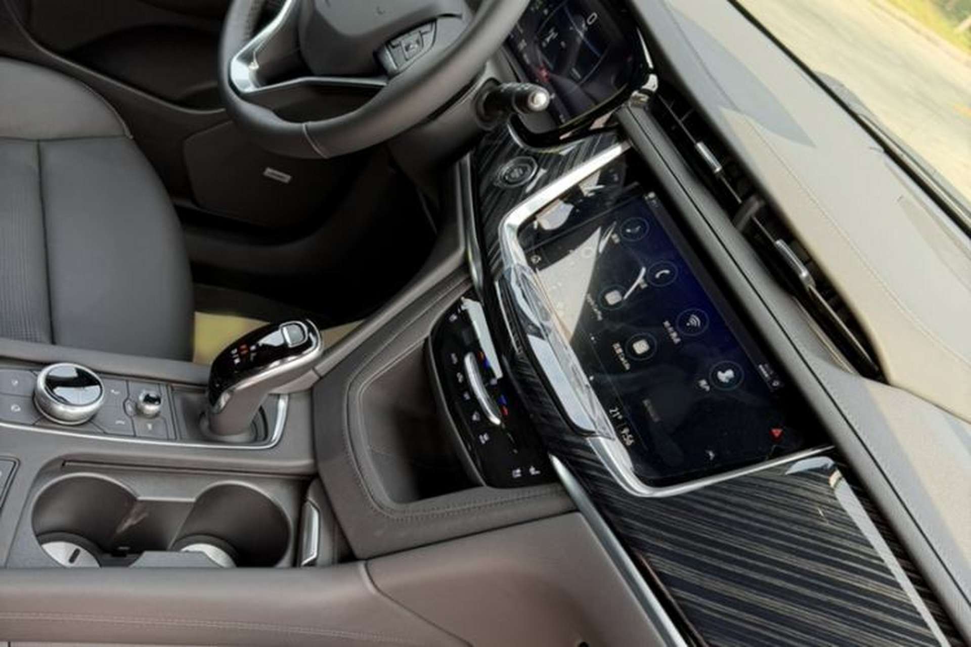 Used Cadillac XT6 2025 2.0T Six-Seater Four-Wheel-Drive Luxury Executive Classic Edition Interior 10