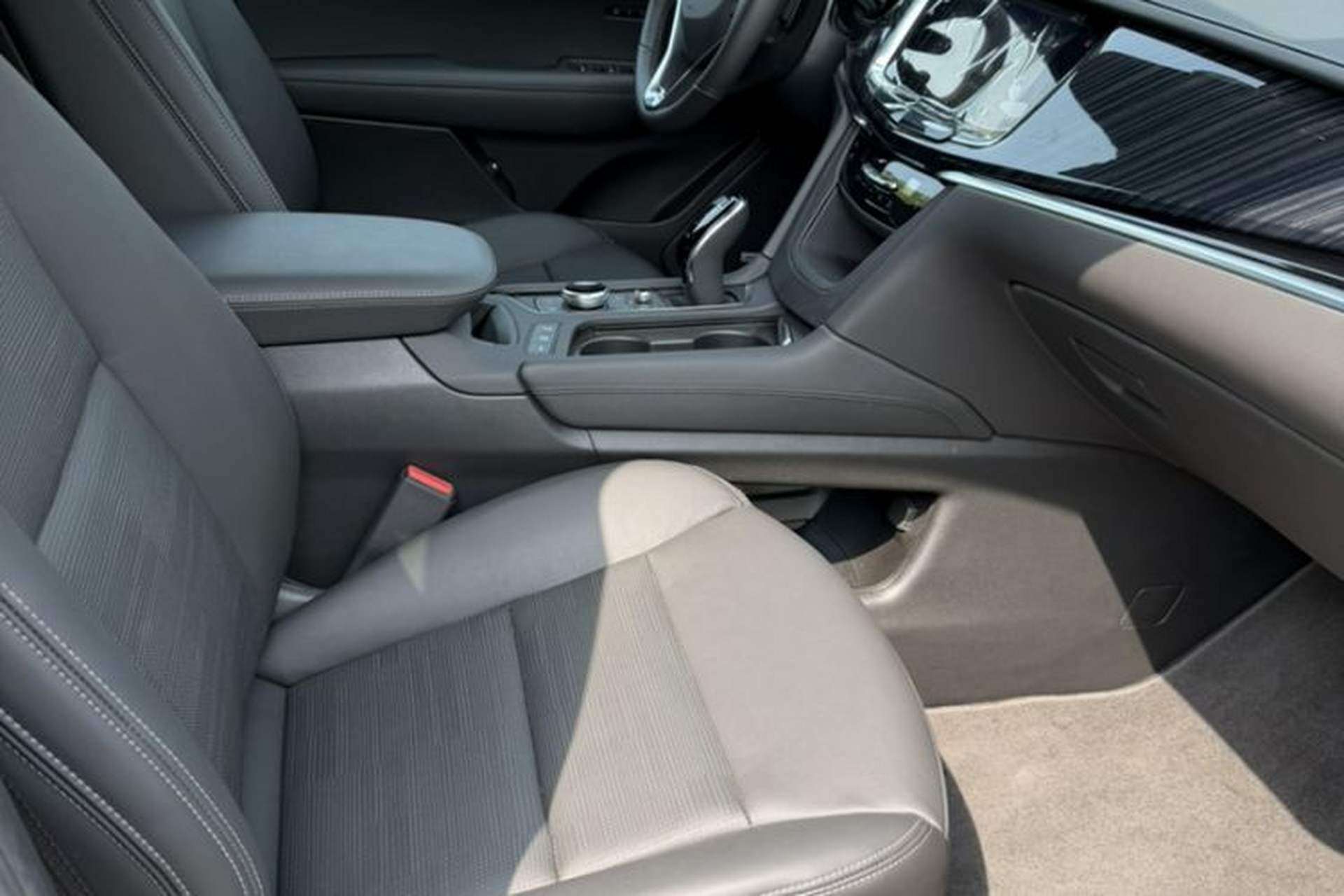 Used Cadillac XT6 2025 2.0T Six-Seater Four-Wheel-Drive Luxury Executive Classic Edition Interior 11